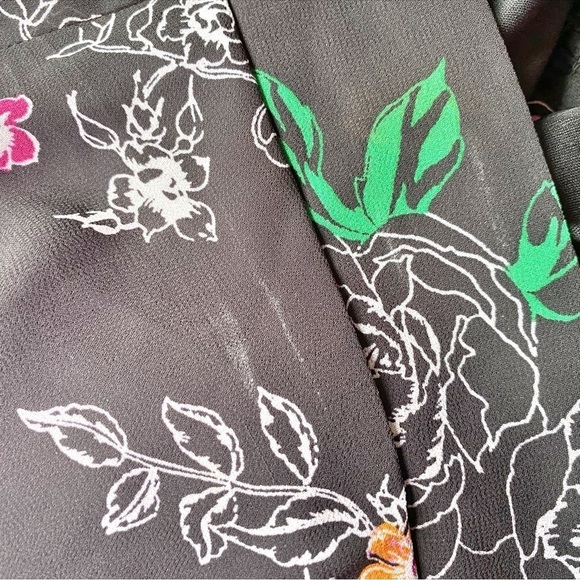 Torrid Floral Cropped Chiffon Blouse NWT - Picture 15 of 16